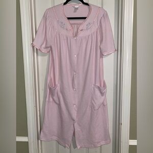 Adonna Pale Pink Short Sleeve Button-Front Robe with Embroidered Yoke